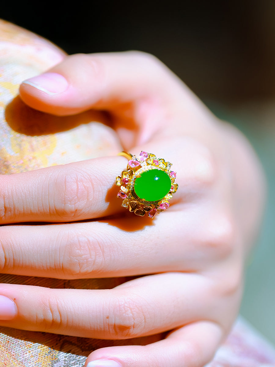 Emerald Green Chinese Hetian Jade Ring with Gold